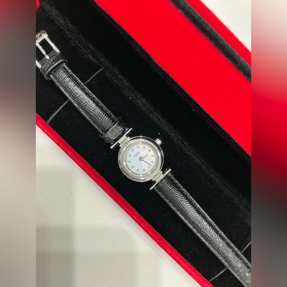 Ladies AUTHENTIC FENDI DRESS watch💖💖 - Picture 5 of 15